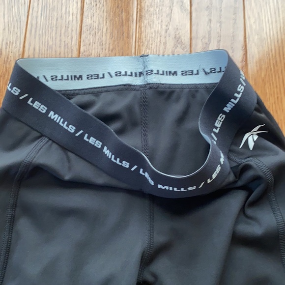 EUC, Reebok leggings, 7/8 length, size 6 - Picture 3 of 6